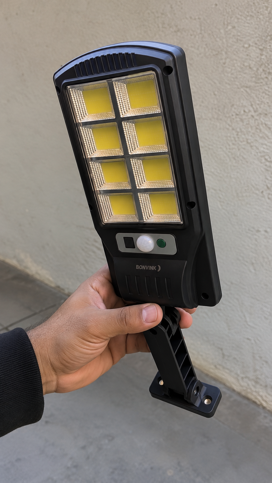 Lámpara Solar LED con Sensor de Movimiento y Mando